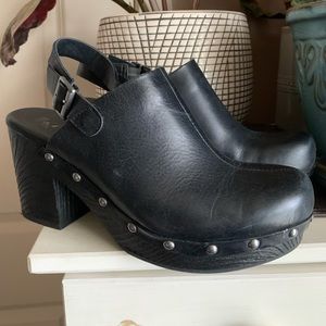 Korks black leather clogs size 7. Worn once!